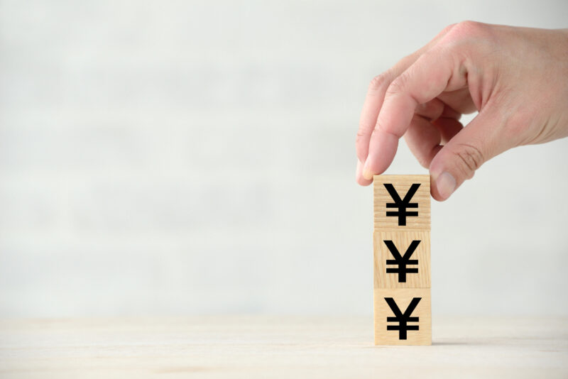 Increasing Japanese yen images with wooden blocks